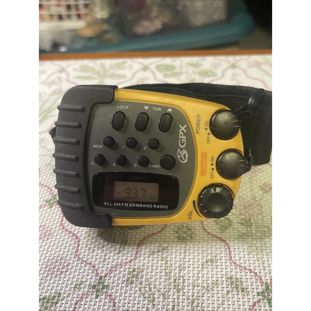 GPX ARMBAND Stereo AM/FM Radio: Digital PLL Tuner , Works,  A2099RSYEL
